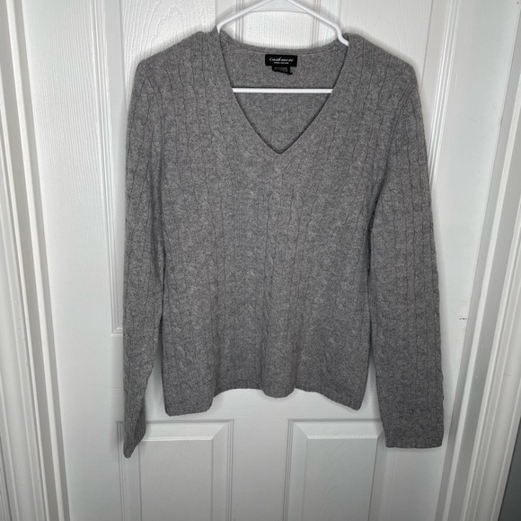Lord & Taylor Sweaters - Lord & Taylor 100% Cashmere Cable Knit Sweater Comfy Cozy Quiet Luxury in Gray L